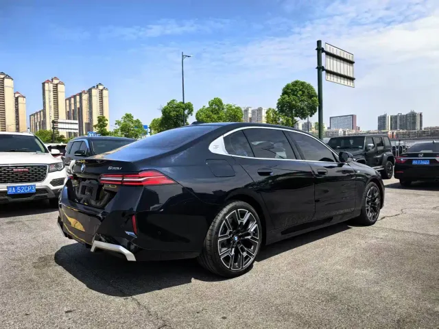 BMW 5 Series — Фото автомобиля 9
