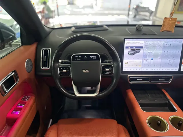 Li Auto L9 — Фото автомобиля 12