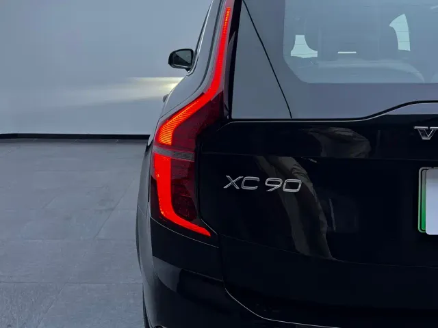 Volvo XC90 — Фото автомобиля 26