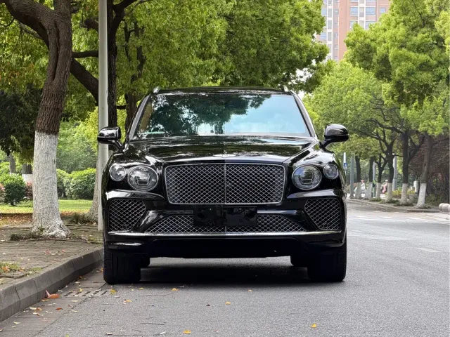 Bentley Bentayga — Фото автомобиля 2