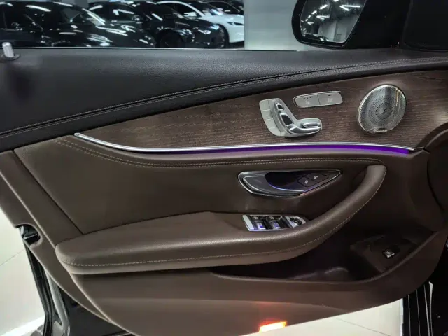 Mercedes-Benz E-Class — Фото автомобиля 10