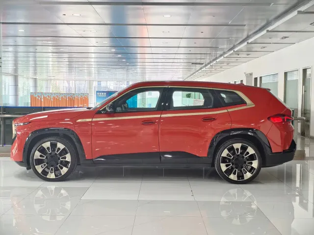 BMW XM — Фото автомобиля 2