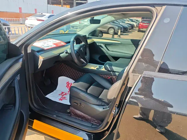 Tesla Model Y — Фото автомобиля 4
