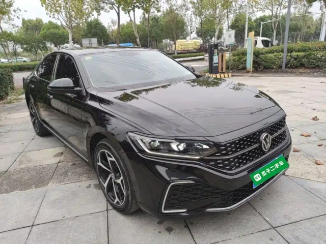 Volkswagen Passat — Фото автомобиля 3