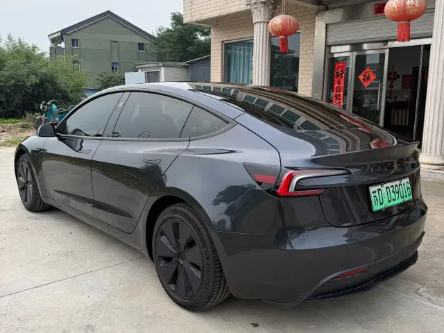 Tesla Model 3 — Фото автомобиля 6
