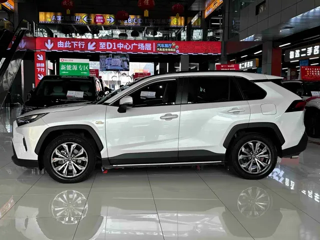 Toyota RAV4 — Фото автомобиля 7