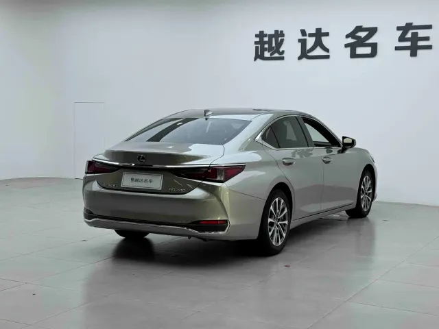Lexus ES — Фото автомобиля 21