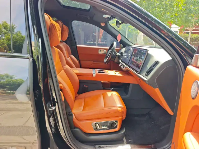 Li Auto L8 — Фото автомобиля 9