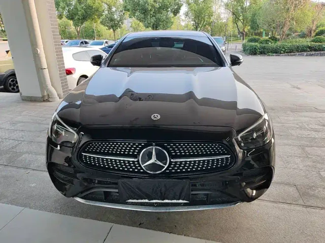Mercedes-Benz E-Class — Фото автомобиля 2