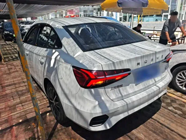 Roewe i5 — Фото автомобиля 4