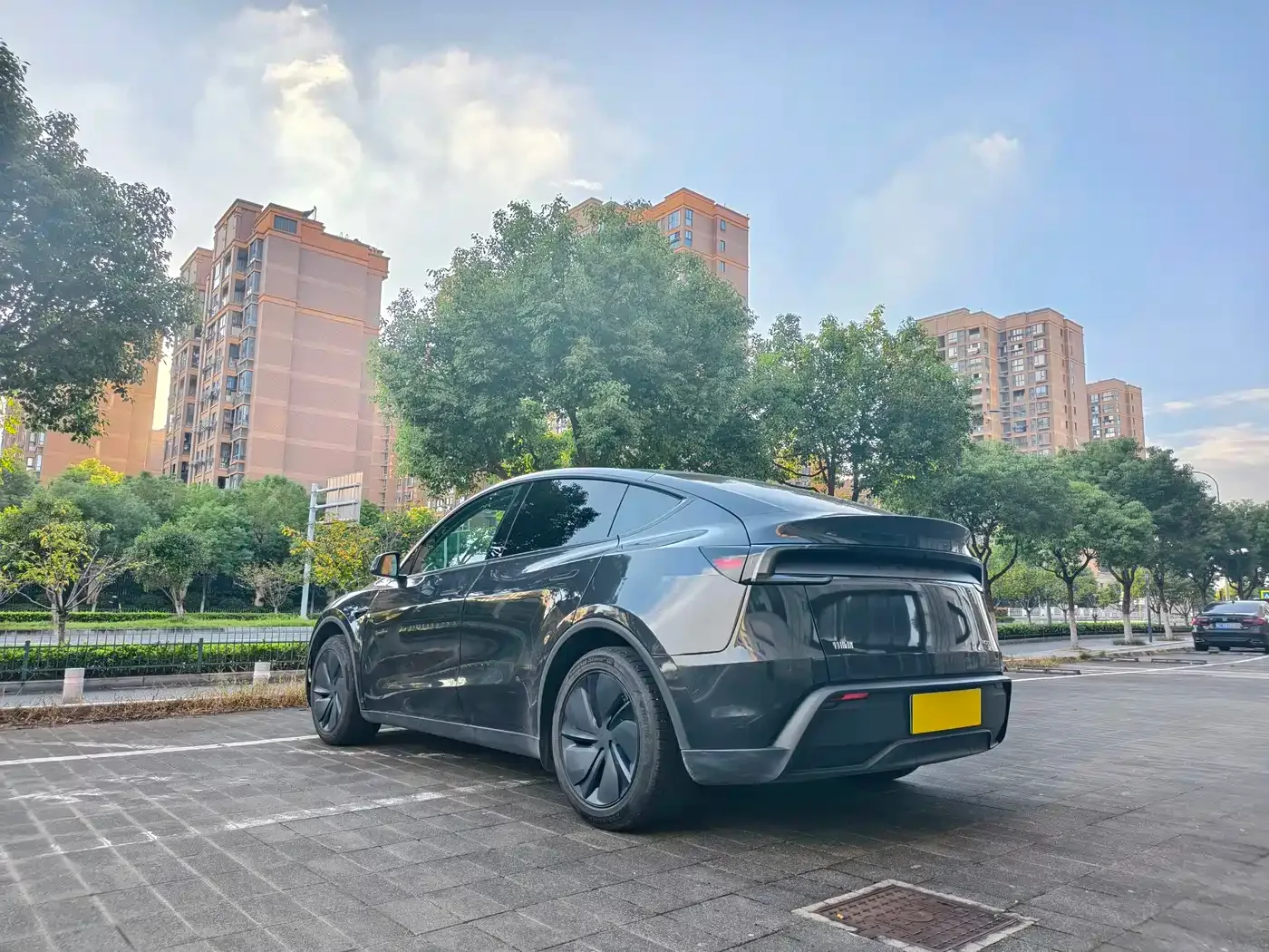 Tesla Model Y 2025 Rear-Wheel Drive — Фото автомобиля 16