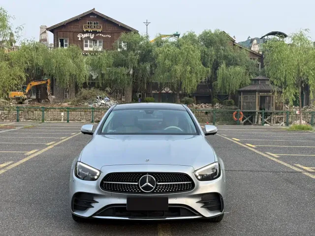 Mercedes-Benz E-Class — Фото автомобиля 3