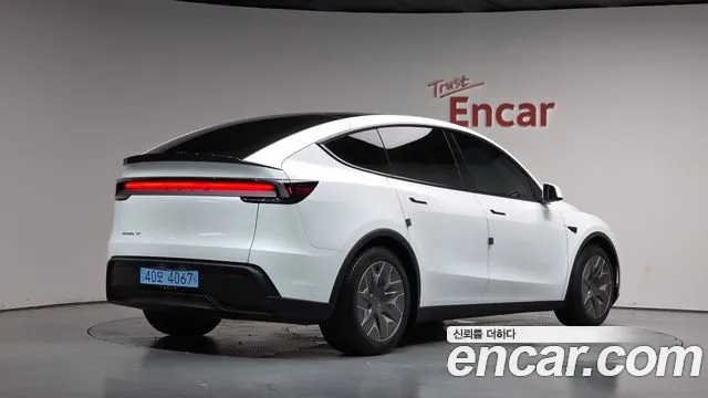 Tesla Model Y — Фото автомобиля 2