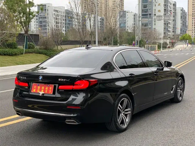 BMW 5 Series — Фото автомобиля 4