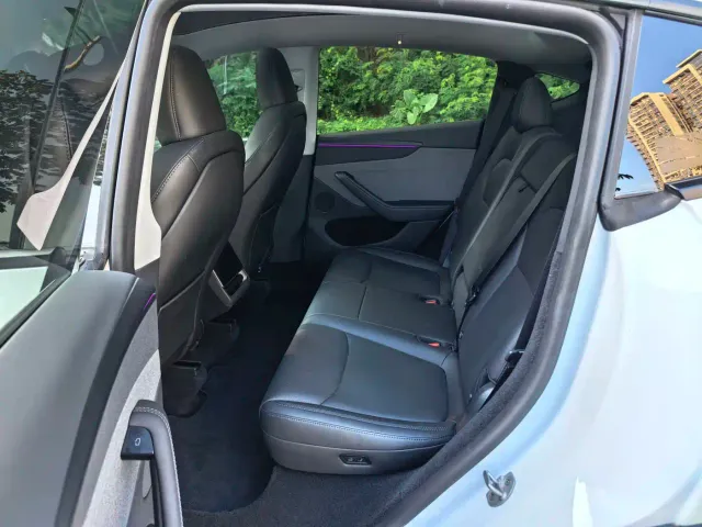 Tesla Model Y — Фото автомобиля 15
