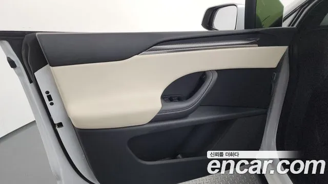 Tesla Model X — Фото автомобиля 22