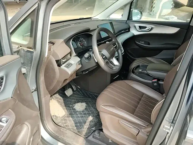 Roewe iMAX8 — Фото автомобиля 15