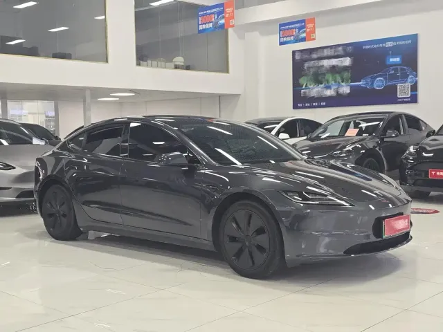 Tesla Model 3 — Фото автомобиля 3