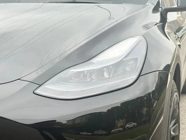 Tesla Model Y — Фото автомобиля 9