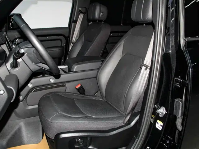 Land Rover Defender — Фото автомобиля 18