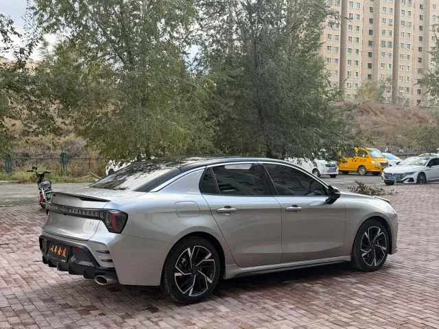 Lynk & Co 03 — Фото автомобиля 9