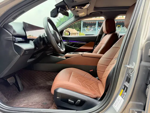 BMW i5 — Фото автомобиля 5