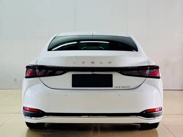 Lexus ES — Фото автомобиля 4