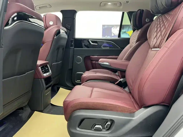Hongqi E-HS9 — Фото автомобиля 15