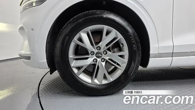 Genesis GV70 — Фото автомобиля 5
