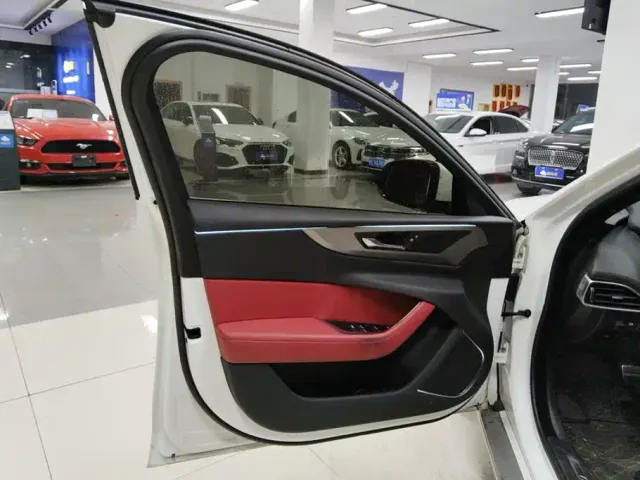 Jaguar XEL — Фото автомобиля 7