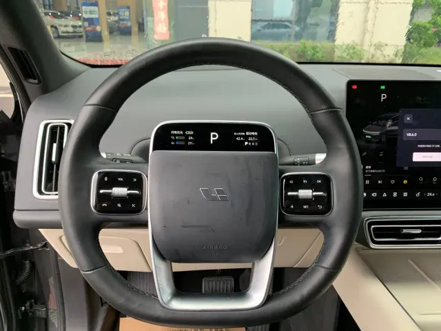 Li Auto L9 — Фото автомобиля 6