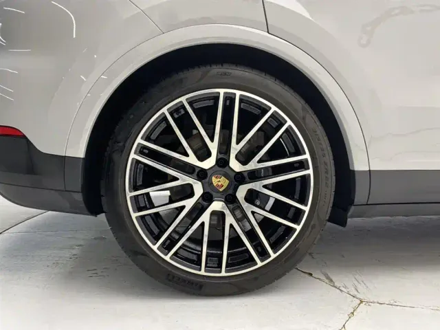 Porsche Cayenne — Фото автомобиля 11