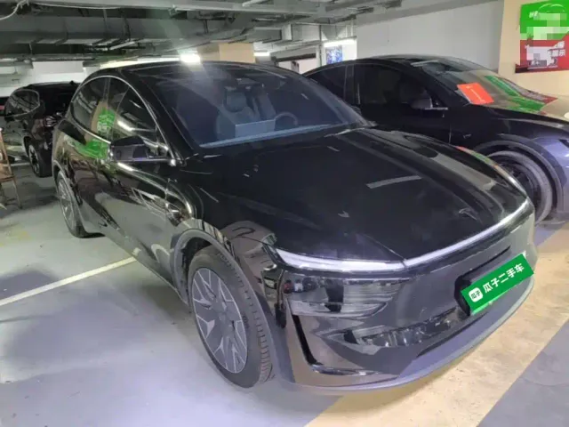Tesla Model Y L — Фото автомобиля 3