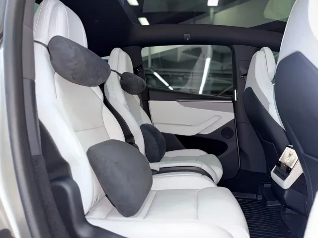 Tesla Model Y L — Фото автомобиля 9