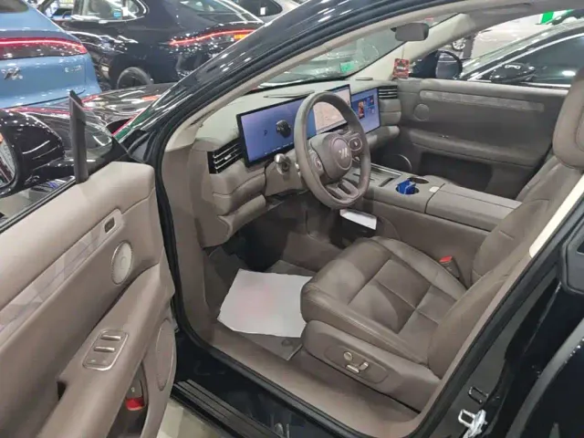 IM Motors LS6 — Фото автомобиля 20