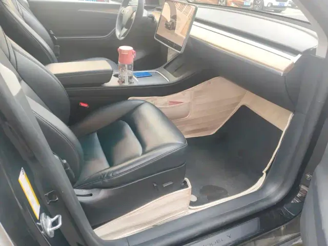 Tesla Model Y — Фото автомобиля 8