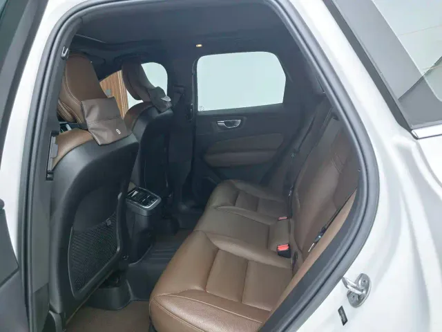 Volvo XC60 — Фото автомобиля 5