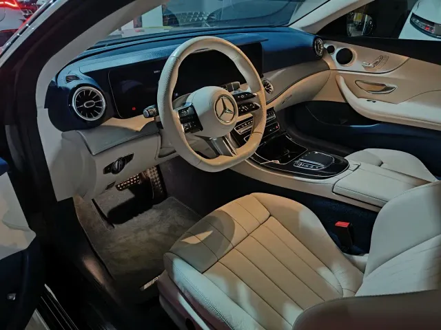 Mercedes-Benz E-Class — Фото автомобиля 4