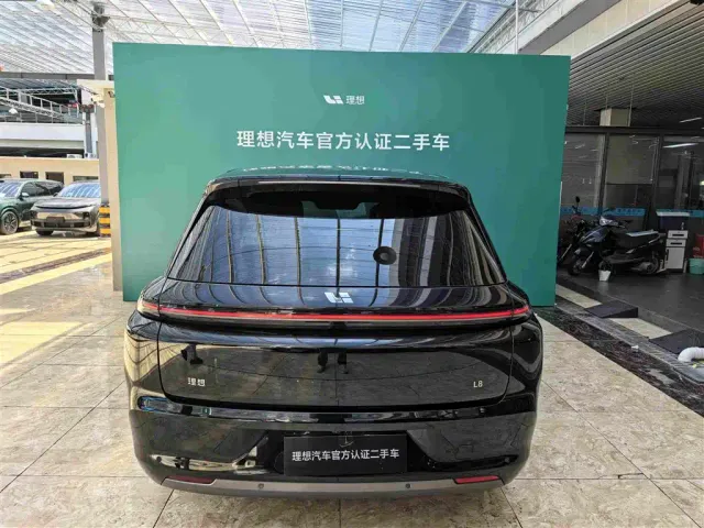 Li Auto L8 — Фото автомобиля 10