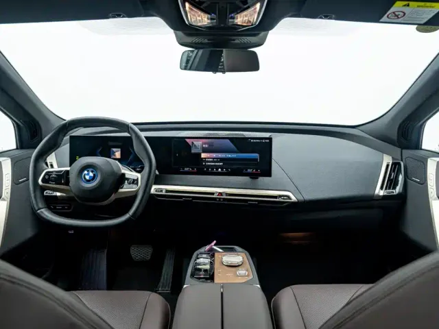 BMW iX — Фото автомобиля 20
