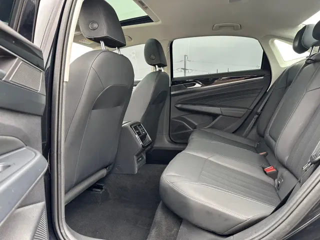 Volkswagen Passat — Фото автомобиля 13