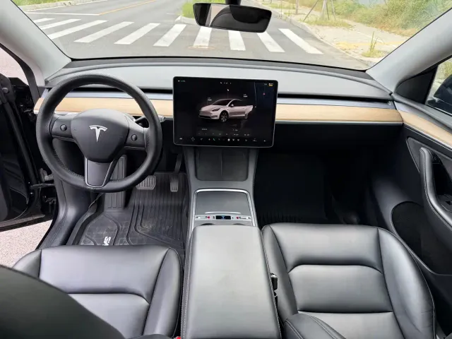 Tesla Model Y — Фото автомобиля 2