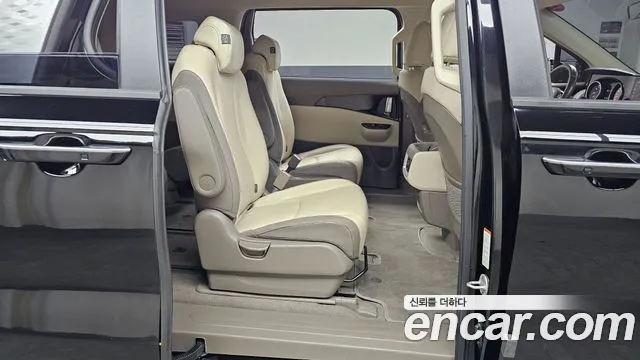 Kia Carnival Generation 4 — Фото автомобиля 17