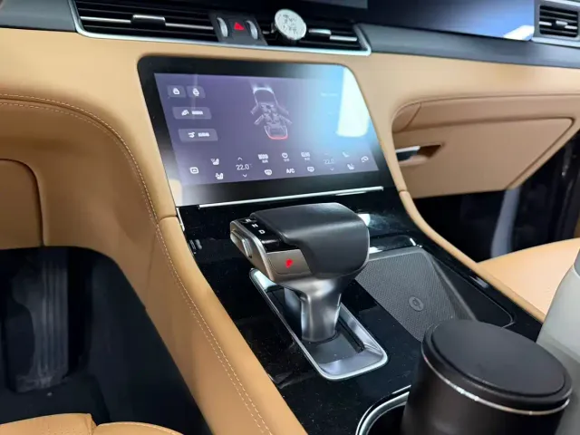 Li Auto ONE — Фото автомобиля 18
