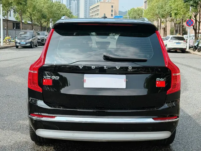 Volvo XC90 — Фото автомобиля 6
