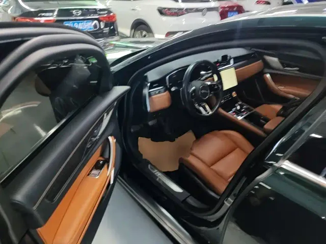 Jaguar XFL — Фото автомобиля 15