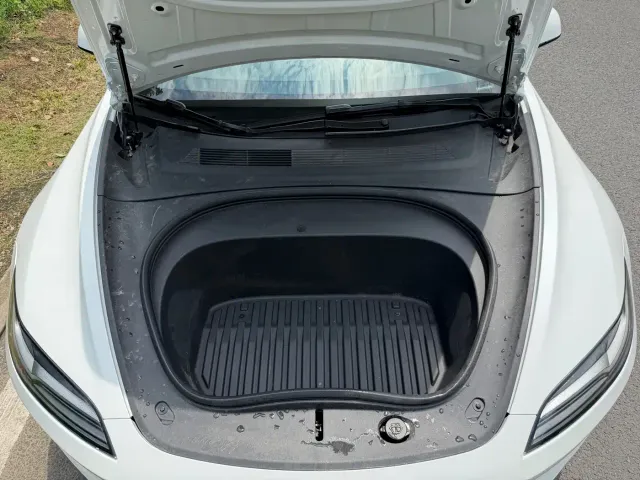 Tesla Model 3 — Фото автомобиля 11
