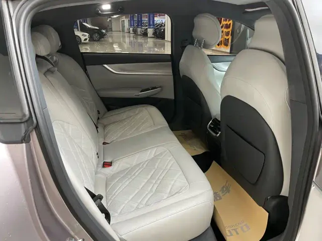 Changan Qiyuan A07 — Фото автомобиля 12