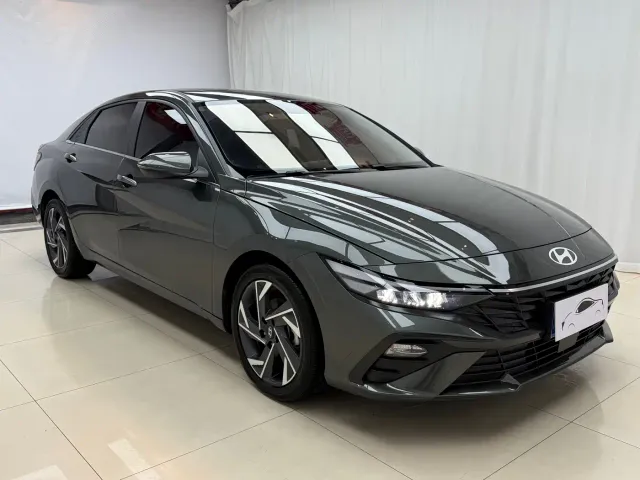Hyundai Elantra — Фото автомобиля 3