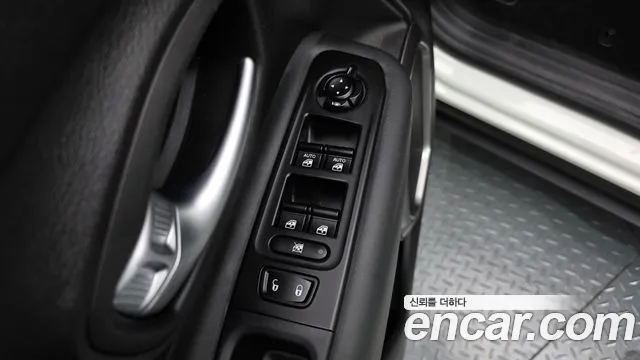 Jeep Renegade — Фото автомобиля 19